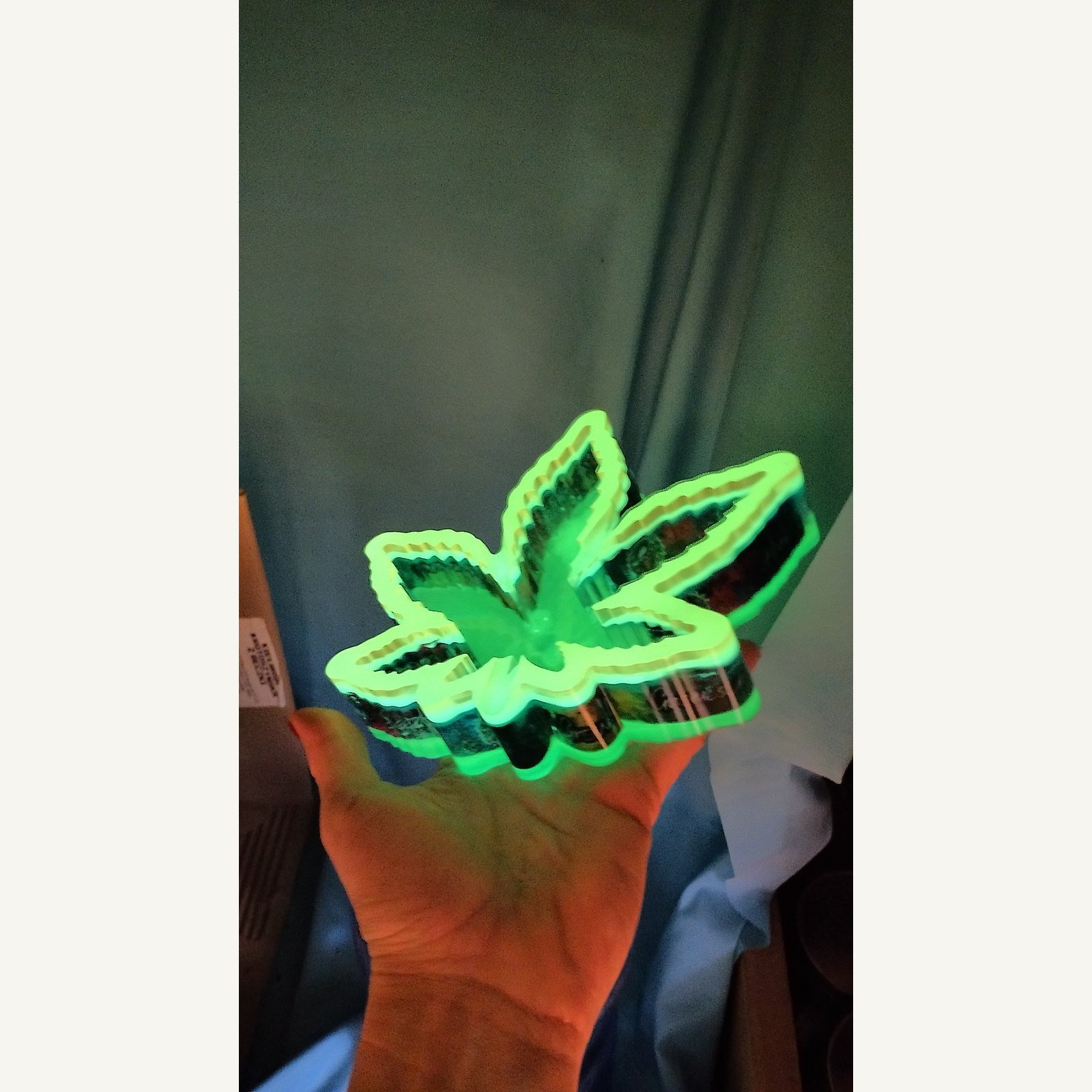 duza-popielniczka-lisc-luminescencyjna-2