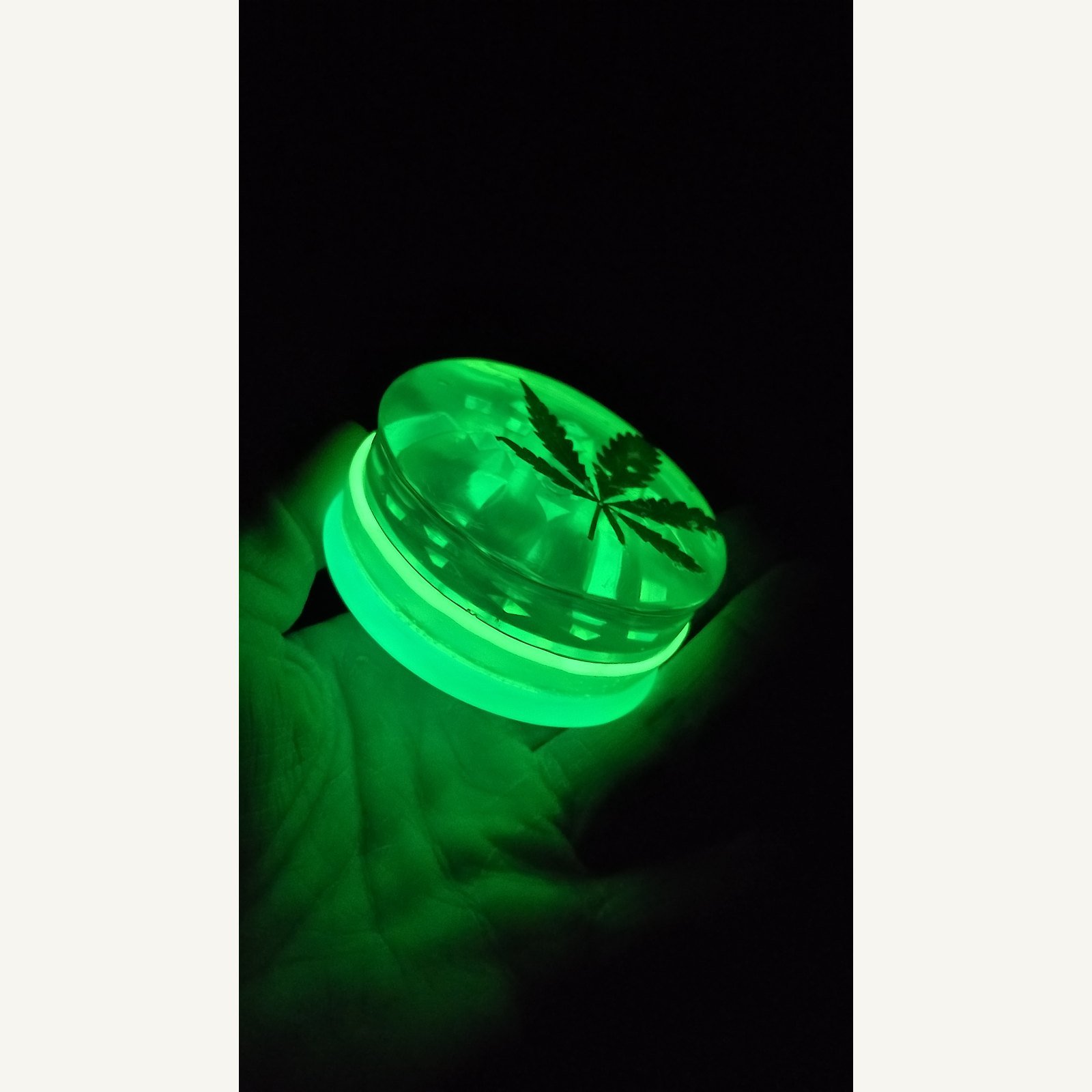 mlynek-lisc-przezroczysty-luminescencyjny-3